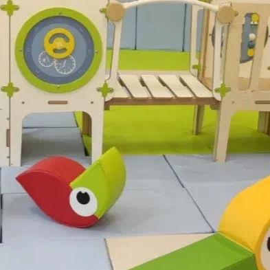 הצגה באודיטוריום - עמי ותמי