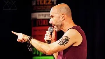 סוס אחד נכנס לבר - תיאטרון הקאמרי