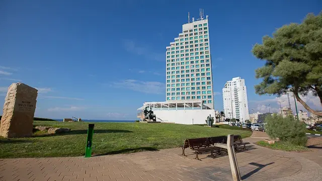 חופים וטיילות