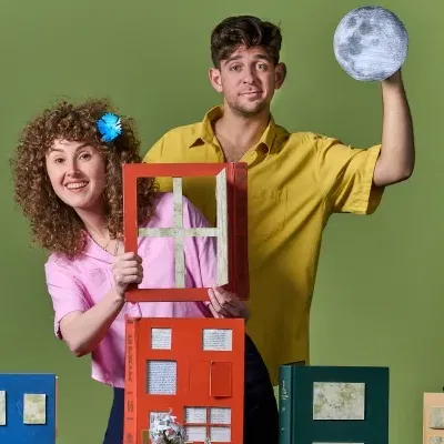כאן צומחים שירים | תיאטרון הקרון -מאת רות חוף
