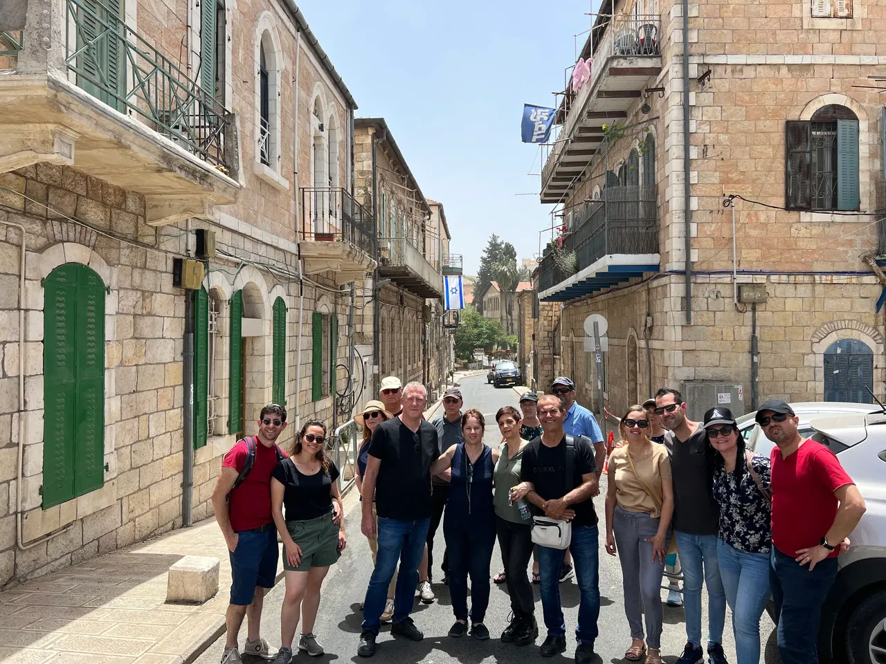 על ארמונות ופנתרים: הסיור והסיפור של שכונת מוסררה