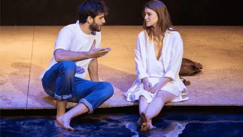 מאחורי הקלעים בקאמרי וההצגה "אשליות"