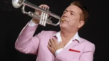 אריק דוידוב מארח את שלישיית אדלר החדשה