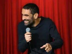 נחום דידי במופע סטנדאפ