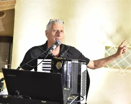 שירה בציבור - יהודה גרינבויים