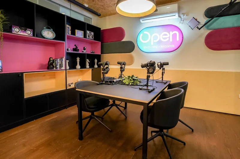אולפן פודקאסט - OPEN