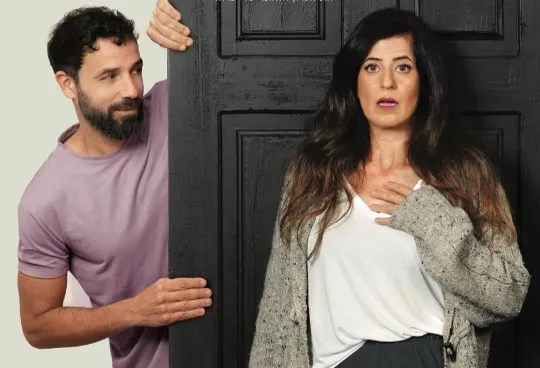 מעבר לדלת – הבימה