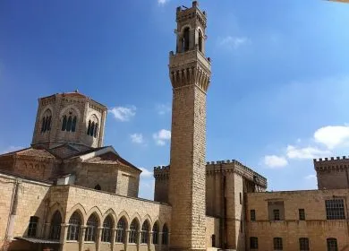 סודות ולחשים: חוויה לילית בארכיון