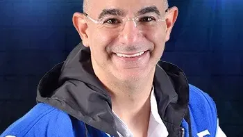 סטנדאפ מני עוזרי