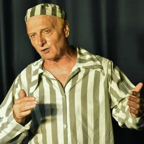 "לחיות שעה אחרי היטלר"
