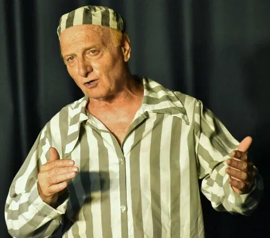 "לחיות שעה אחרי היטלר"