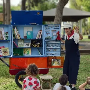 הכרכרה- ספרייה על גלגלים מגיל שלוש