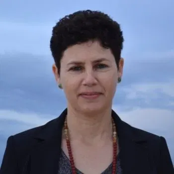 אין הר גבוה מידי - יצירה בין מקום וזמן
