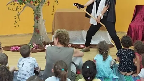 שעת סיפור: טרמפ על מטאטא- תיאטרון חן פיאצו'טקה