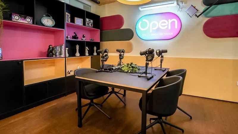 אולפן פודקאסט - OPEN