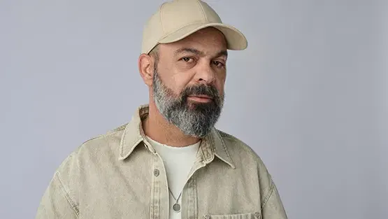 עמיר בניון מגיע ליקנעם