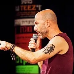 סוס אחד נכנס לבר - תיאטרון הקאמרי