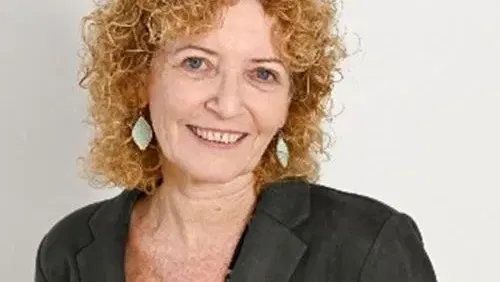 פותחים/ות שנה עם מילים שמבקשות לגעת