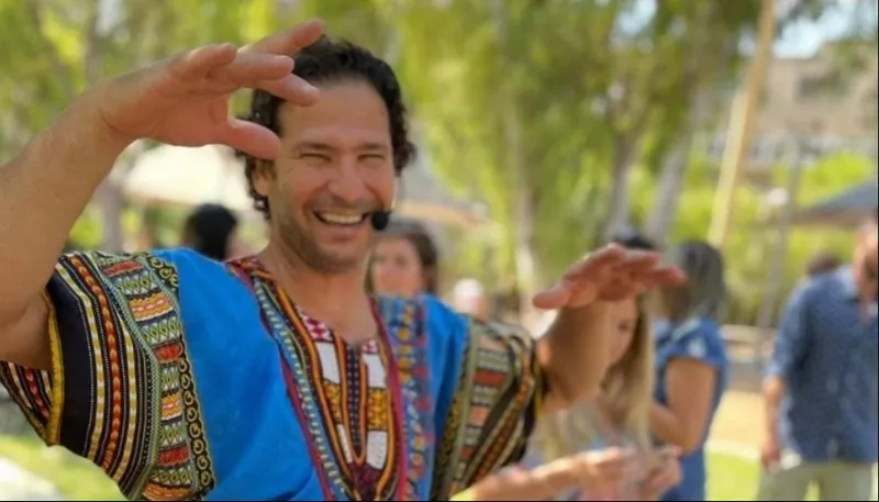 טף תיפוף עם ניר אצבעוני