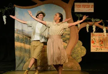 גבעת האיריסים השחורים - תיאטרון אורנה פורת לילדים ולנוער
