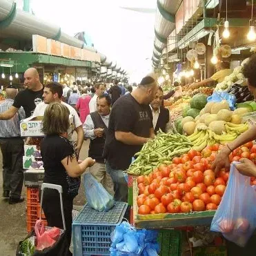 שוק ו' באשדוד: סיור בין מאכלים, זהויות וקהילות