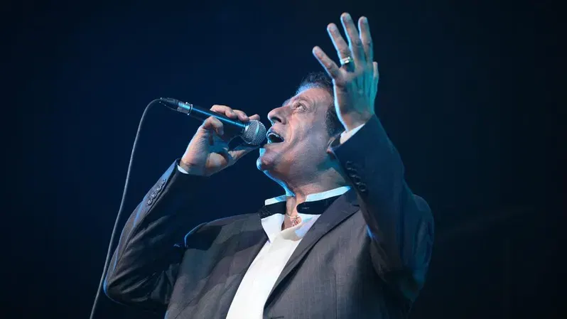 שימי תבורי במופע להקה