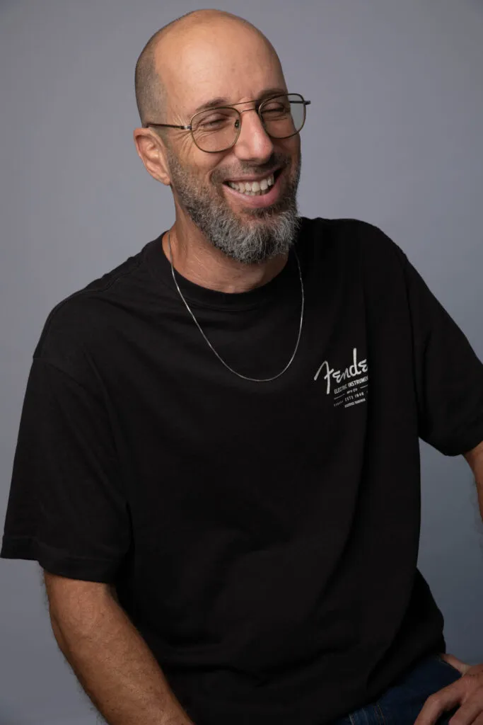 ארז שלם במופע סטנדאפ