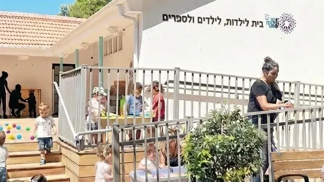 אגדת עץ האורן – תיאטרון בובות ויצירה
