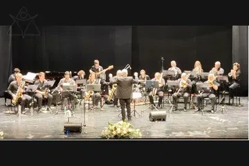 תזמורות בהיכל - תזמורת הג'אז ביג בנד רחובות בניצוח גורי אגמון עם הזמרת נעה בלומר