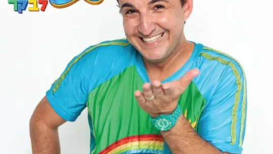 גילי בא לבקר ותיבת השירים בהפתעה