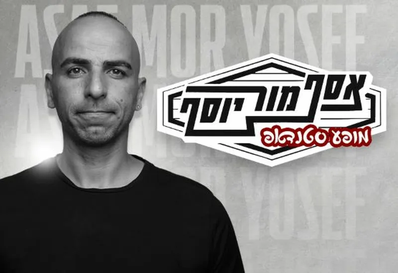אסף מור יוסף במופע סטנדאפ