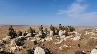 "וְעָרִים בָּנָה בְּהַר יְהוּדָה וּבֶחֳרָשִׁים בָּנָה בִּירָנִיּוֹת וּמִגְדָּלִים" (דה"ב' כז: 4)