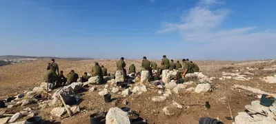 "וְעָרִים בָּנָה בְּהַר יְהוּדָה וּבֶחֳרָשִׁים בָּנָה בִּירָנִיּוֹת וּמִגְדָּלִים" (דה"ב' כז: 4)