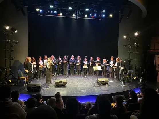 מקהלת הללו | נשים שהתמודדו או מתמודדות עם חסרות בית