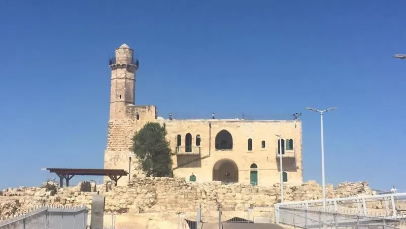 טבע והיסטוריה בגן לאומי נבי סמואל