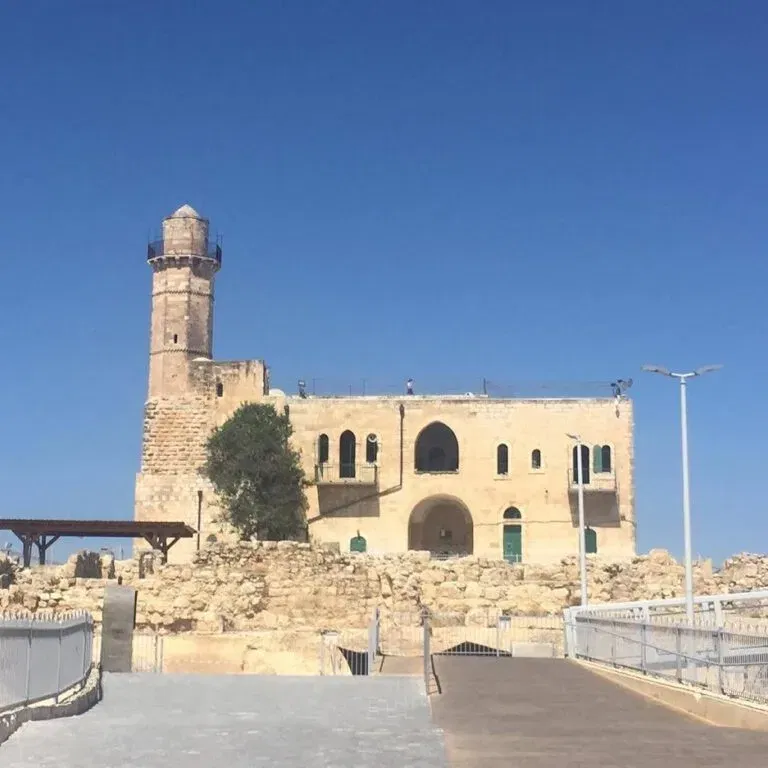 טבע והיסטוריה בגן לאומי נבי סמואל