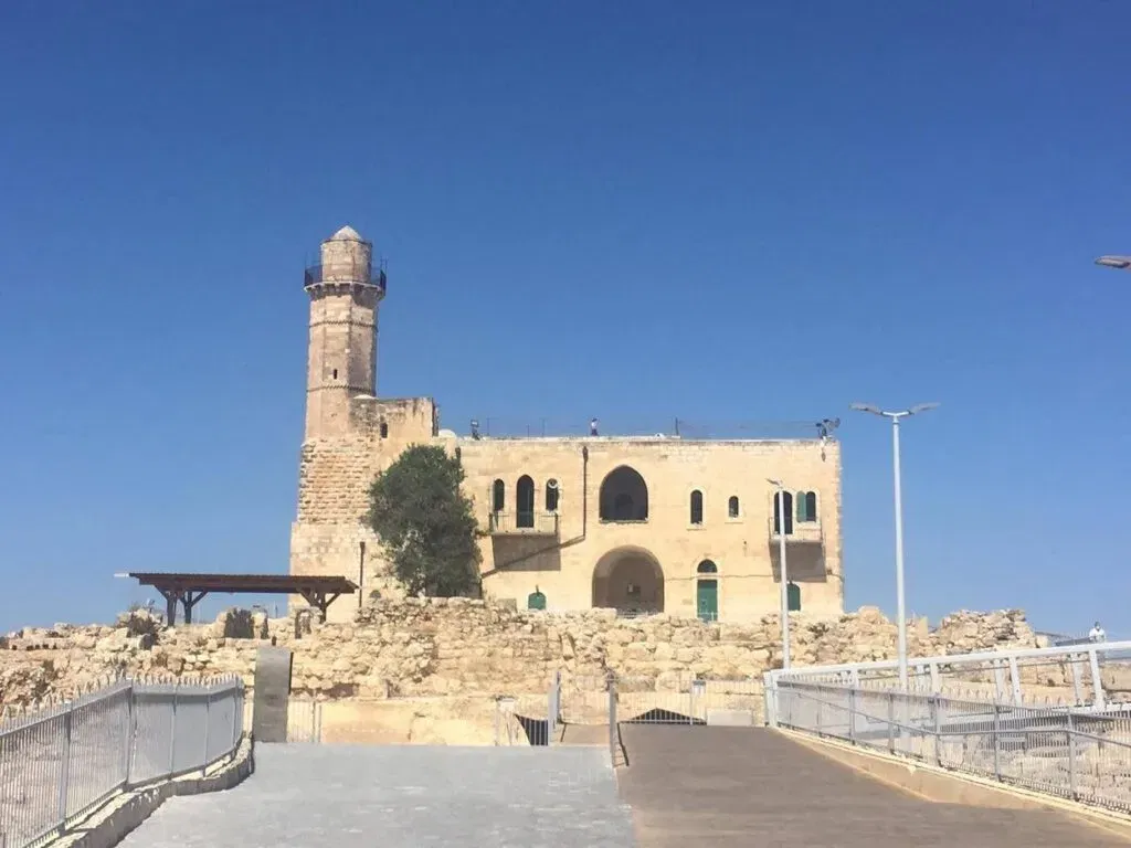 טבע והיסטוריה בגן לאומי נבי סמואל