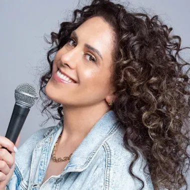 חגית גינזבורג במופע סטנדאפ