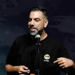 דניאל כהן במופע סטנד אפ