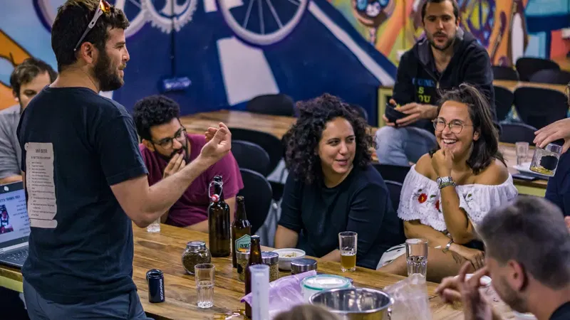 איך מגיעות בירות לעולם: סדנה להכנת בירה