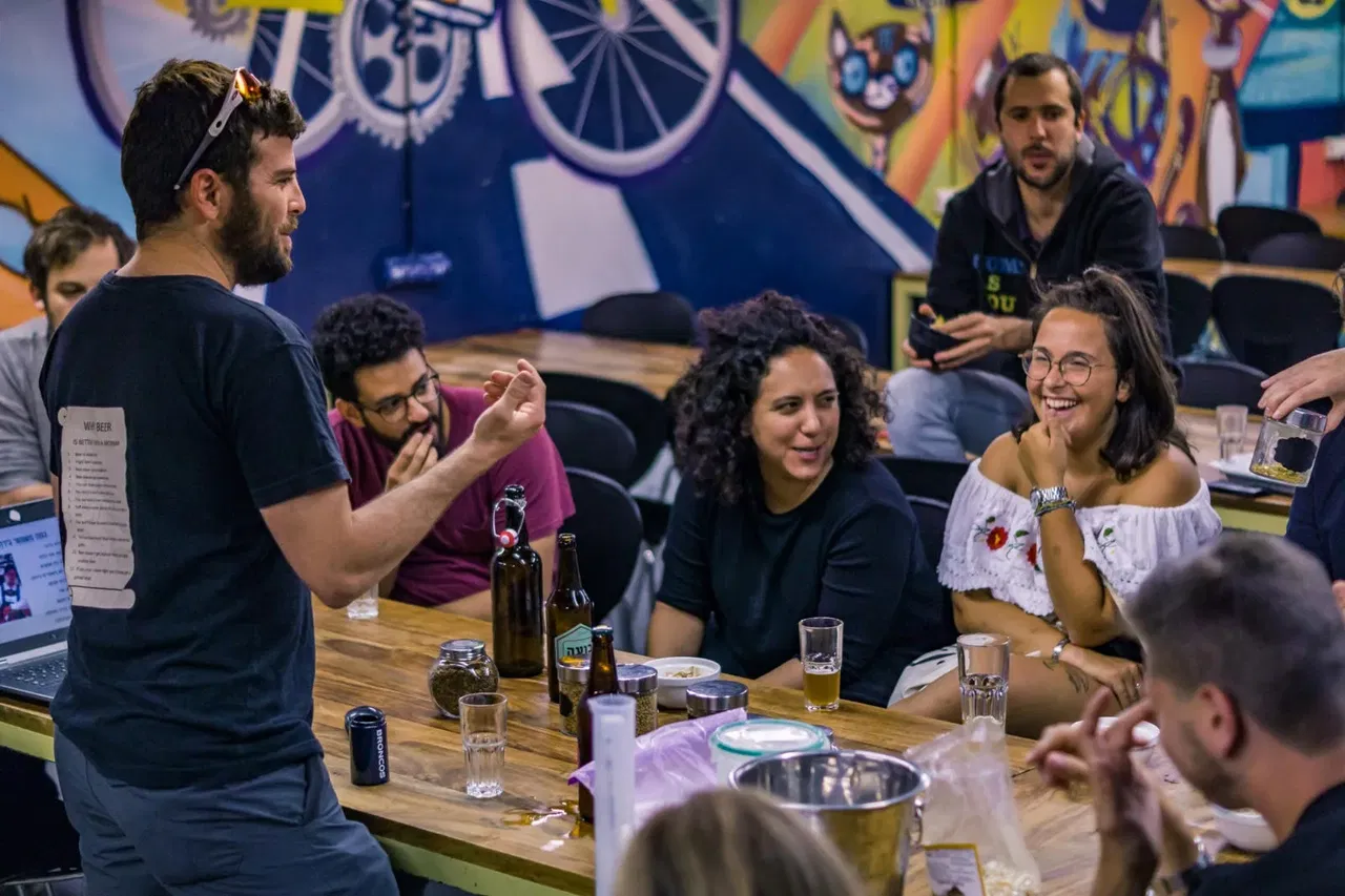 איך מגיעות בירות לעולם: סדנה להכנת בירה
