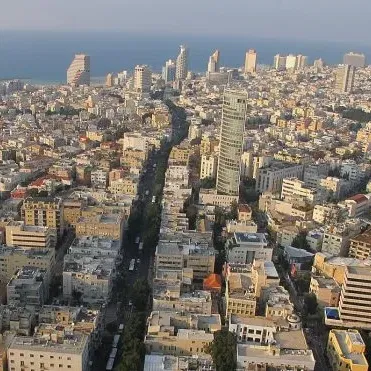 בין בתי השיר לבתי העיר – סיור בעקבות נעמי שמר בעיר הלבנה