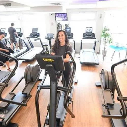 אימון ניסיון בחדר כושר בית דני