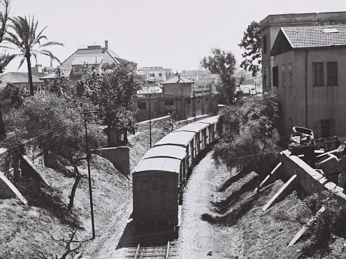 על הפסים: סיור משני עברי המסילה התל אביבית