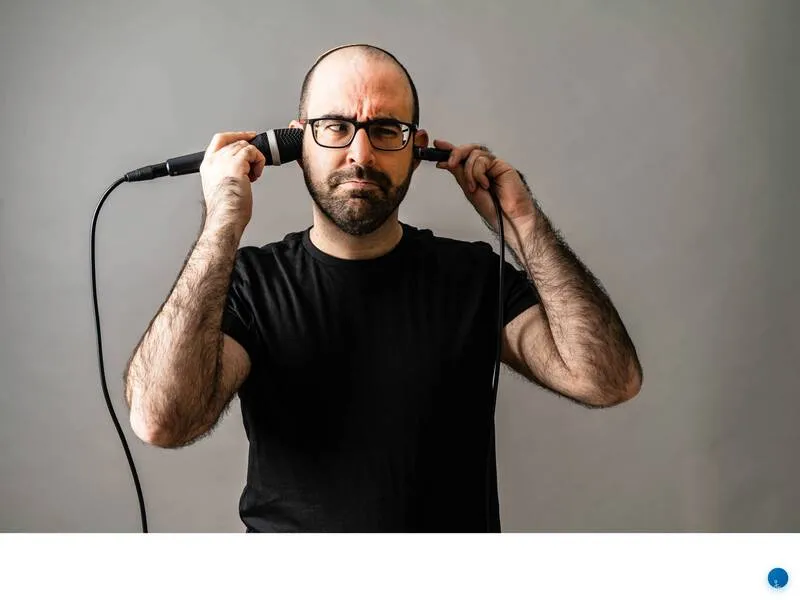 אמיר מויאל – מופע סטנדאפ שחוגג את העברית