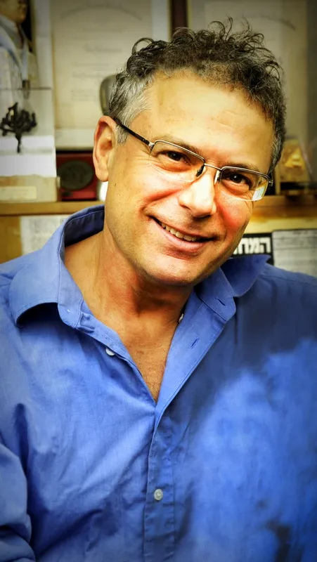 ד"ר רפי קישון בהרצאה מיוחדת על אביו אפרים קישון בנושא ההומר החיים והסרטים מרכז לתררבות ע"ש עופרה חזה