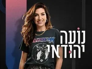 נועה יהודאי במופע סטנדאפ
