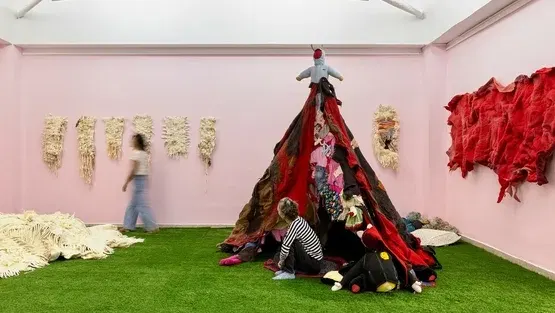 שיח גלריה עם האמנית אדוה דרורי