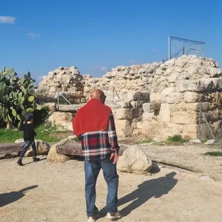 פריטור עתיקות ונופים בגבעת התיתורה במודיעין