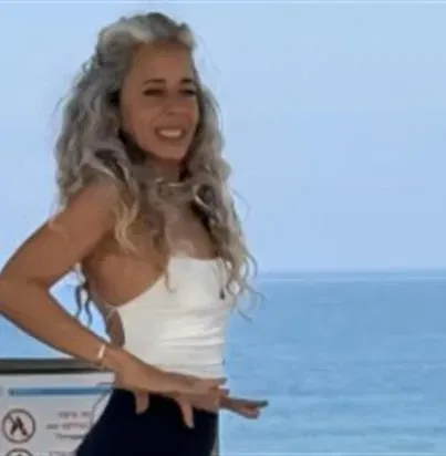 יוגה ויניאסה בהשראת איינגר שיקומי